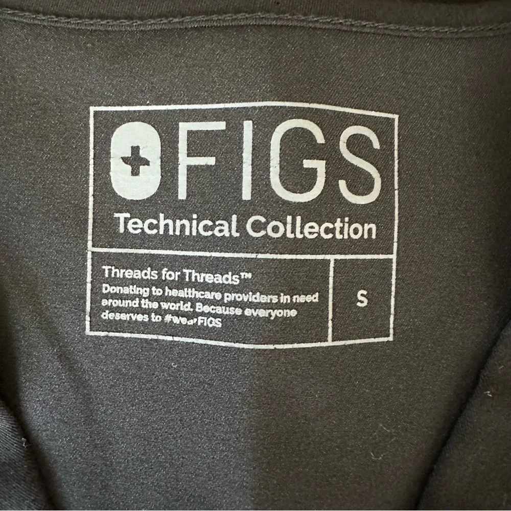 Figs Casma Three-Pocket Scrub Top Black Size S PO1601